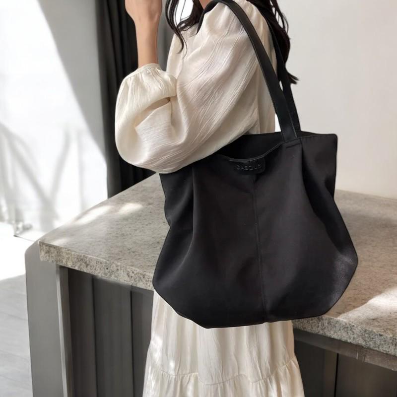 Tote Bag Large Capacity Women | Simple Casual Shoulder Handbag for Women | Fashionable Daily Commuting and Shopping Bag | Solid Color Design