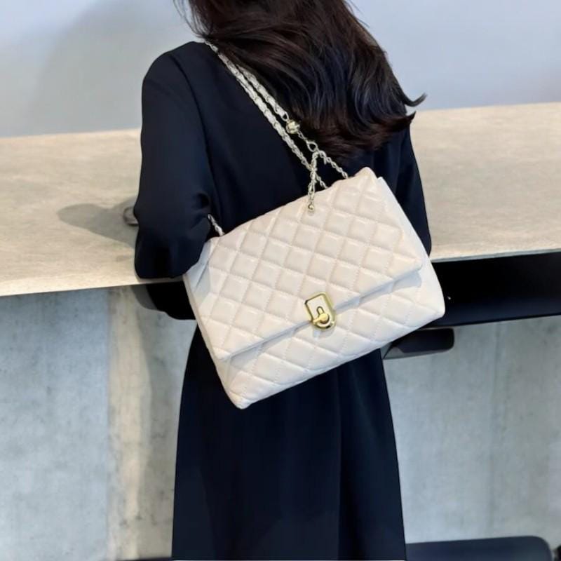 Women’s Diamond Chain Designer Shoulder Bag, Large Capacity PU Leather Crossbody Bag, Leather Purse, Travel Handbag with Lock Buckle & Chain
