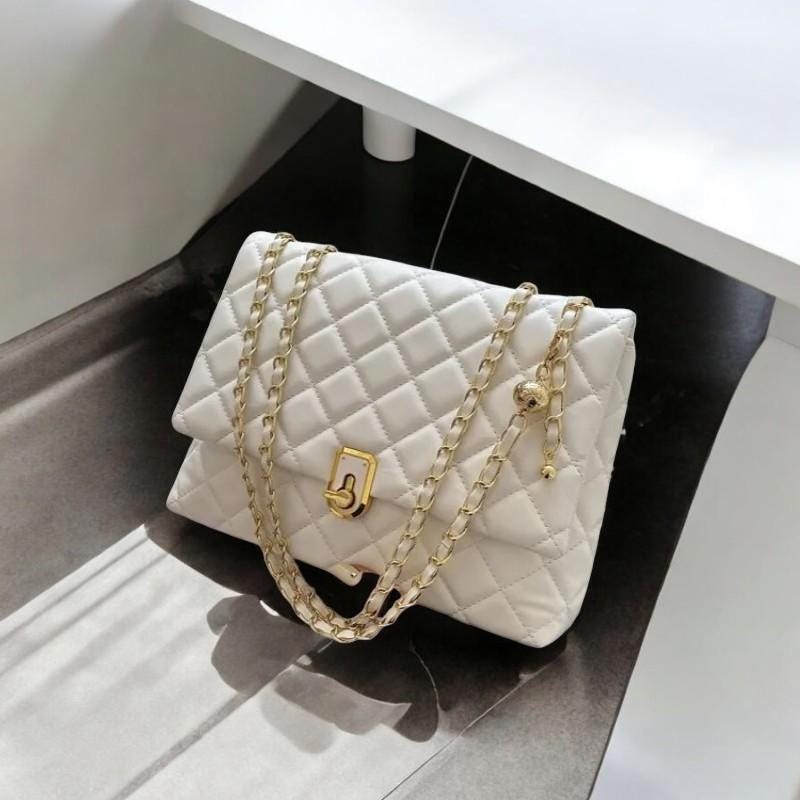 Women’s Diamond Chain Designer Shoulder Bag, Large Capacity PU Leather Crossbody Bag, Leather Purse, Travel Handbag with Lock Buckle & Chain