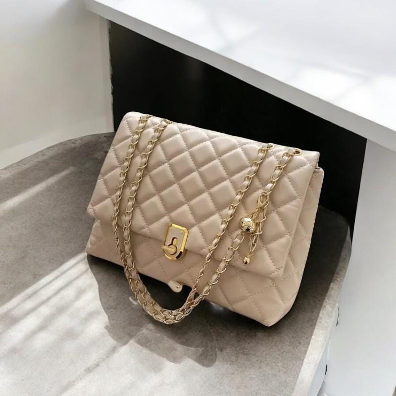 Women’s Diamond Chain Designer Shoulder Bag, Large Capacity PU Leather Crossbody Bag, Leather Purse, Travel Handbag with Lock Buckle & Chain