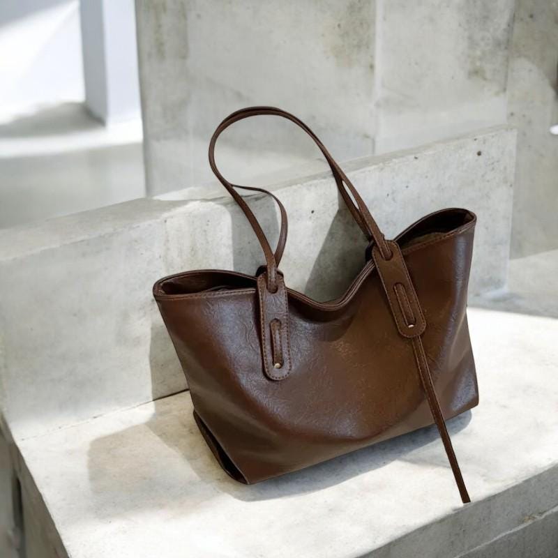 Women's Large Capacity Leather Fashion Tote Bag – Winter Designer Trendy Handbag, Soft Shoulder Hand bag for Office, Feminine Hobo Style