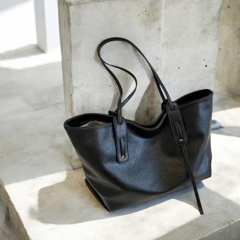 Women's Large Capacity Leather Fashion Tote Bag – Winter Designer Trendy Handbag, Soft Shoulder Hand bag for Office, Feminine Hobo Style