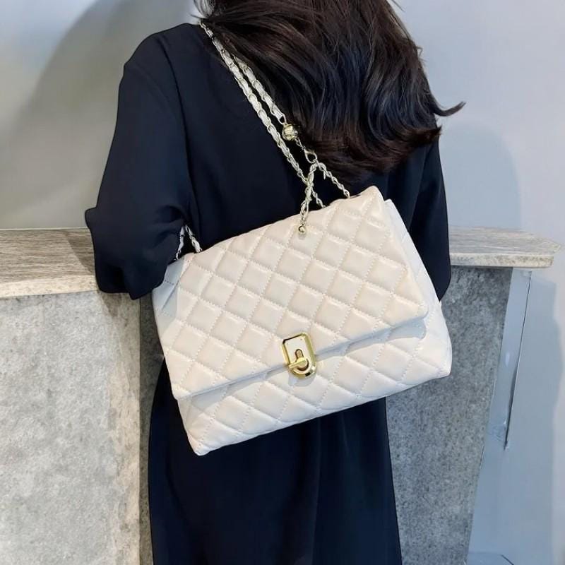 Women’s Diamond Chain Designer Shoulder Bag, Large Capacity PU Leather Crossbody Bag, Leather Purse, Travel Handbag with Lock Buckle & Chain