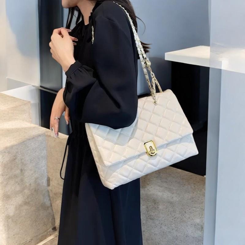 Women’s Diamond Chain Designer Shoulder Bag, Large Capacity PU Leather Crossbody Bag, Leather Purse, Travel Handbag with Lock Buckle & Chain