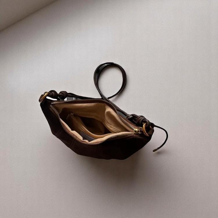 Velvet Shoulder Bag – Soft 2025 Crossbody Handbag for Women, Solid Color Zipper Purse, Fashionable Western Style PU Tote Bag